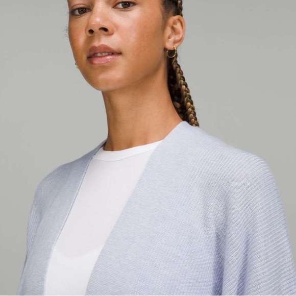 Lululemon Boxy Cashlu Knit Wrap in 
Heathered Pastel Blue 2022 size - Picture 4 of 9